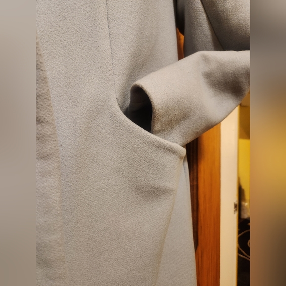 Aritzia Cocoon Coat Long version - Picture 4 of 8